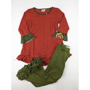 Lilli Lovebird Top & Olive Leggings